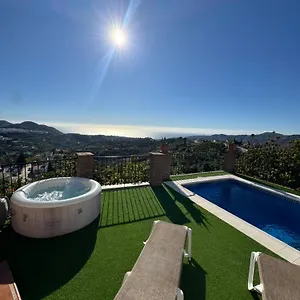 En Con Piscina, Jacuzzi Y Espectaculares Vistas Villa